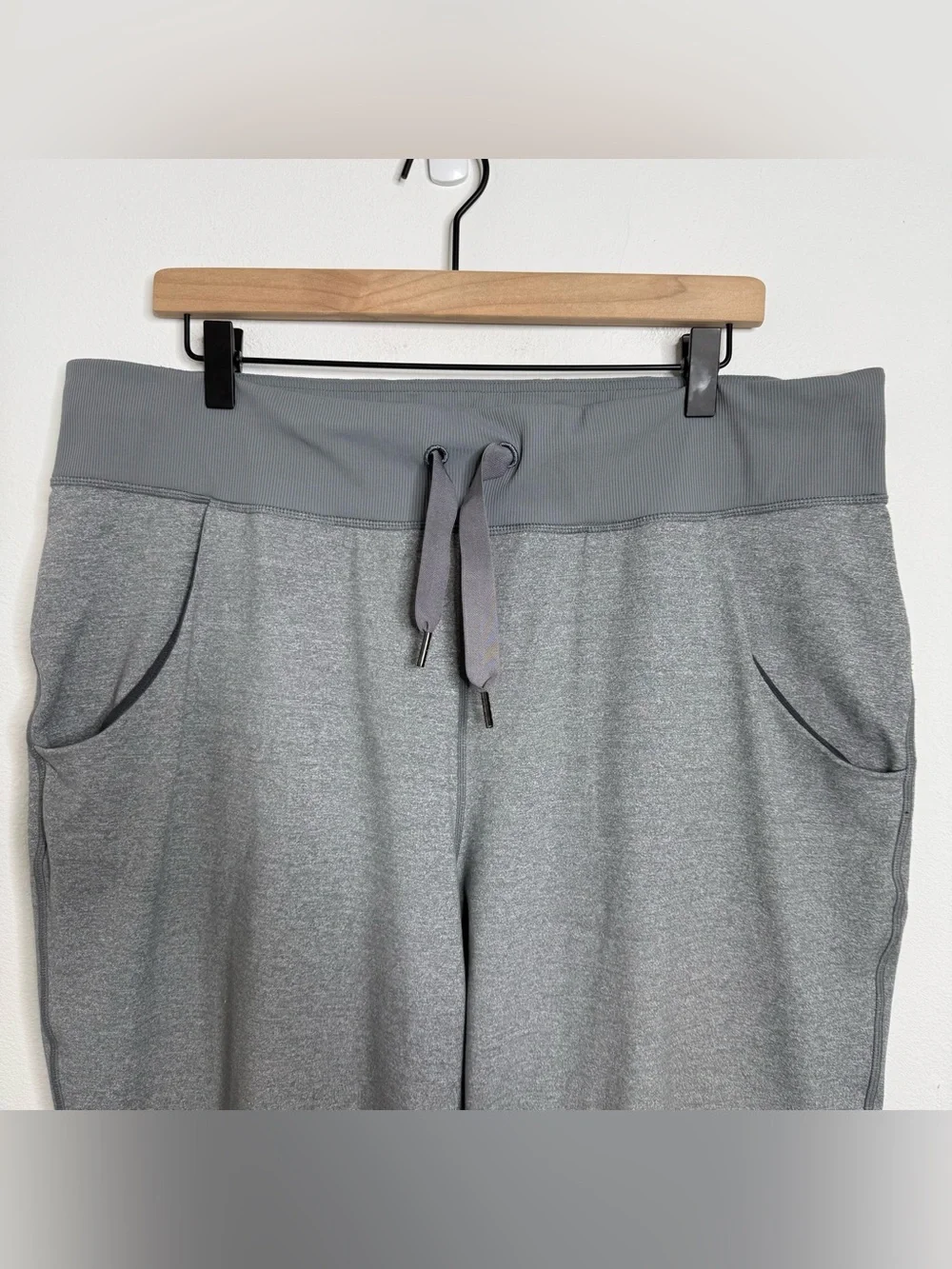 Lululemon Heather Gray Drawstring Cropped Jogger Pants 12 Dance Loungewear
